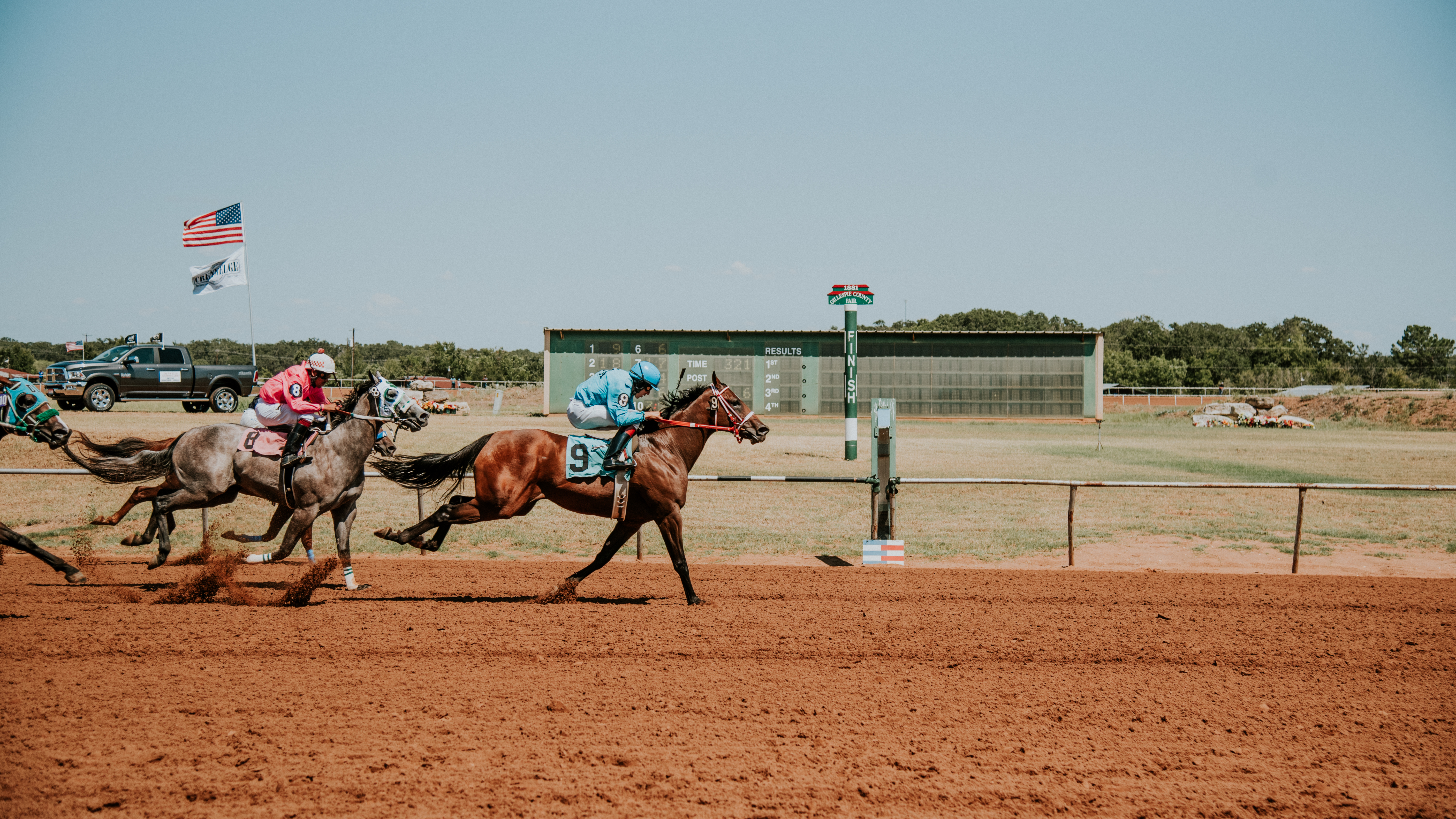 The Race Barn – Horse Racing